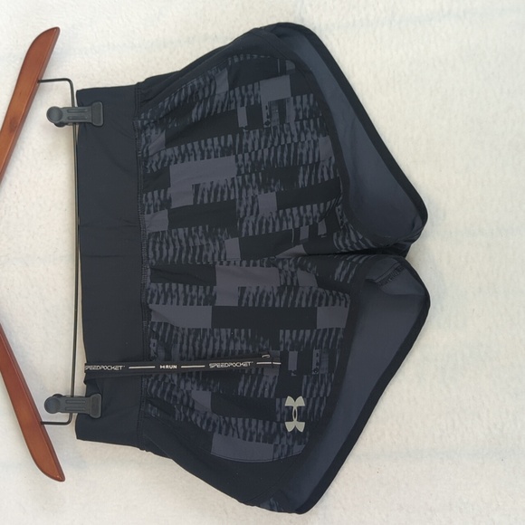 Under Armour Black Lined Outdoor Athletic Running Women's Shorts S‎ - Picture 1 of 7